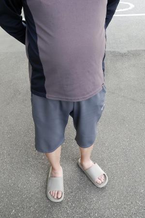 前川彰司さんの再審無罪判決後に取材に応じる、有罪の根拠となった証言をした男性=7月27日