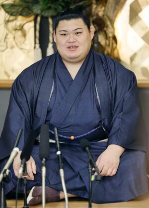 大相撲九州場所の番付が発表され、記者会見する新大関大の里=28日午前、福岡市の二所ノ関部屋宿舎