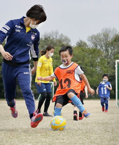 ボール追い はじける笑顔 親子でサッカーフェス 新潟中央区 新潟日報デジタルプラス