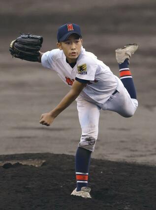 新発田南－新潟西　２番手で登板した新潟西の関根大佑＝９月６日、新発田市五十公野公園野球場