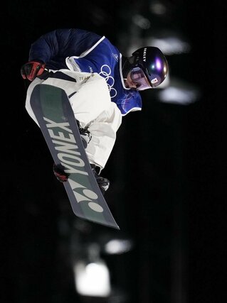 男子ビッグエア決勝　ジャンプする木村葵来＝リビーニョ（共同）