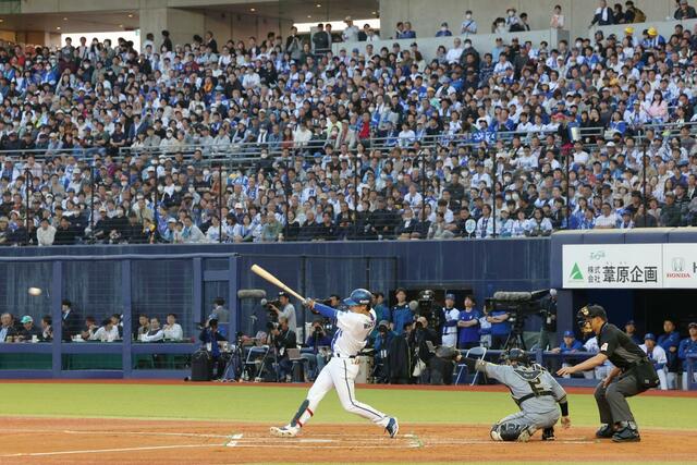 手に汗握る接戦に観客が沸いたプロ野球公式戦「DeNA-阪神」=エコスタ