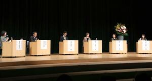 胎内市の市制施行２０周年を祝った式典＝１日、胎内市新和町