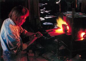 科学的な視点を生かし三条鍛冶の振興に貢献した岩崎重義さん(遺族提供)