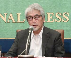 記者会見する山極寿一氏=16日午後、東京都千代田区の日本記者クラブ