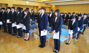 入校生41人を迎えた県農業大学校の入校式=4月8日、新潟市西蒲区