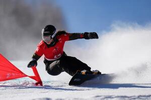 スノーボード女子パラレル大回転で優勝した三木つばき=美林(共同)