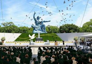 長崎市の平和公園で開かれた平和祈念式典=2024年8月