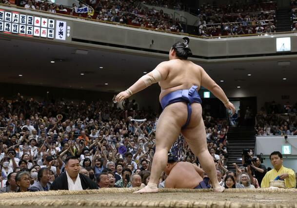 優勝決定戦で豊昇龍を寄り倒しで破り、５度目の優勝を果たした大の里＝両国国技館
