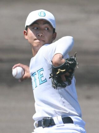 糸魚川－長岡大手　長岡大手先発の蒲生敦大＝２日、柏崎市佐藤池球場