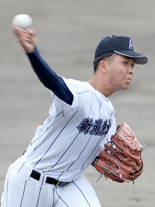 新発田中央－新潟産大付　新潟産大付先発の小平乃希＝新発田市五十公野運動公園野球場