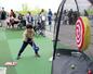 スポーツ体験キャラバンでラグビーを楽しむ子どもたち=4日、新潟市中央区清五郎