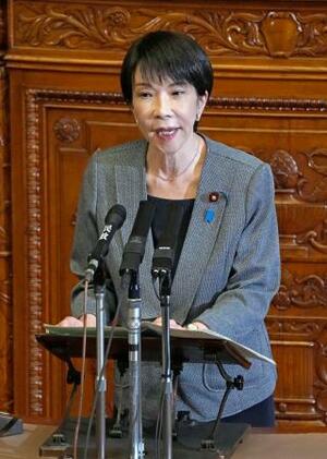 参院本会議で答弁する高市首相=3日午前