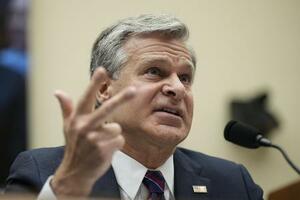 2023年、米下院司法委員会で証言するFBIのレイ長官(当時)=ワシントン(ゲッティ=共同)