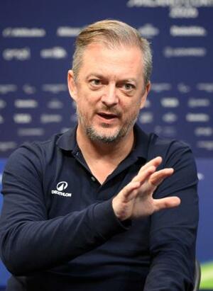 　インタビューに答えるＩＰＣのアンドルー・パーソンズ会長（共同）