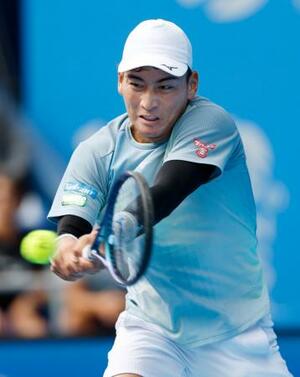 男子シングルス決勝でプレーする田口涼太郎=有明コロシアム