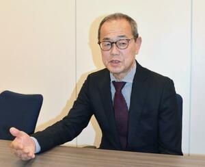 　インタビューに応じる更田豊志さん＝４月１日、東京都港区