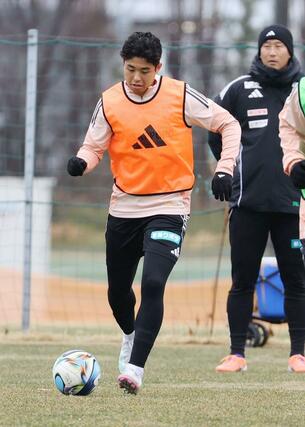 百年構想リーグ第７節・前日練習をするＭＦ大西悠介＝聖籠町