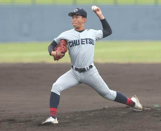 中越－若狭　中越の先発・柳涼太郎＝魚津桃山運動公園野球場