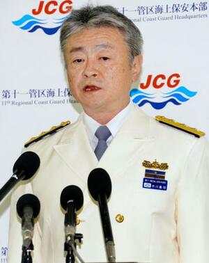 　記者会見する第１１管区海上保安本部の木川嘉将本部長＝２３日午後、那覇市