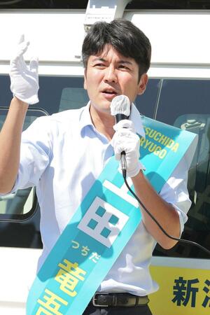 街頭演説する土田竜吾氏=5月30日、新潟市中央区