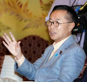 　野党の国対委員長らとの会談後、記者団の取材に応じる国民民主党の古川国対委員長＝２９日午後、国会