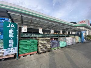 協業により、JA専売品の肥料や農薬を販売する山梨県のコメリ店舗(コメリ提供)