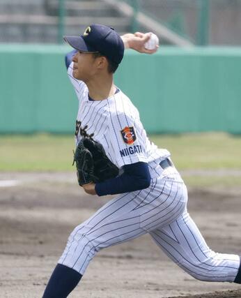 新発田中央－新潟南　新発田中央の先発、渡邊洋＝２日、新発田市五十公野公園野球場