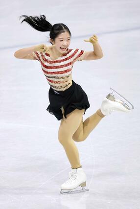 女子ＳＰ　演技する中井亜美＝ミラノ（共同）