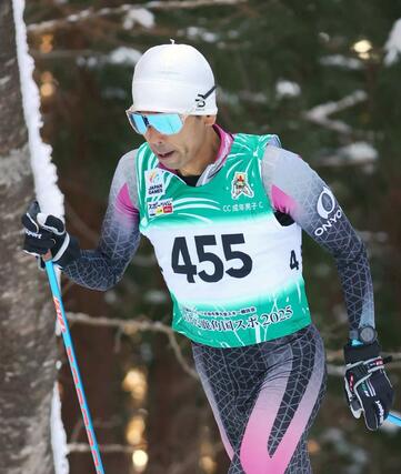 クロカン成年男子Ｃクラシカルで３位の目崎才人（髙田自衛隊スキー部）＝秋田県鹿角市花輪の花輪スキー場ＸＣコース、２０２５年２月１５日