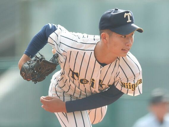 帝京長岡－星稜　力投する帝京長岡のエース工藤壱朗＝富山市民球場