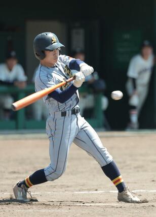 佐渡－新潟工　１回佐渡２死満塁、北川陽翔が適時打を放ち６－４＝みどりと森の運動公園野球場