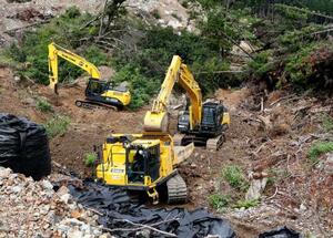 石川県輪島市町野町で再開された行方不明者の捜索=27日午後