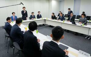 国会内で開かれた選挙運動に関する与野党の協議会=1日午後