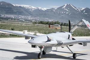 　トルコ製の無人機＝２０２４年５月、トルコ東部エルズルム（ゲッティ＝共同）