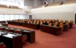 県議会本会議場