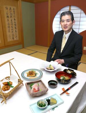 サメを刺し身やから揚げにしたグランドール四季亭のコース料理=見附市新町2