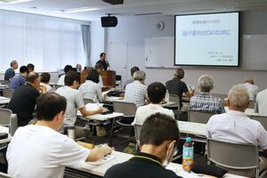 20期生の約50人が入校した「中越市民防災安全大学」=長岡市千歳1
