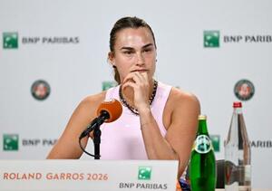 　テニスの全仏オープン開幕を前に記者会見するアリーナ・サバレンカ＝２２日、パリ（共同）