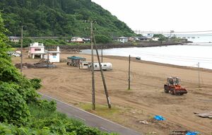 海開きに向けて準備が進むなおえつ海水浴場=6月28日、上越市