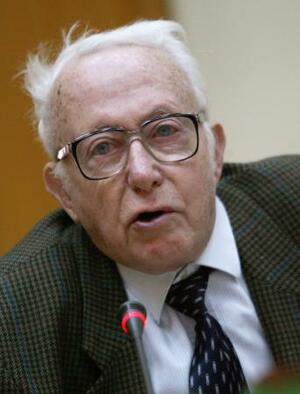 ロシアの歴史家ロイ・メドベージェフさん=2006年9月、モスクワ(タス=共同)