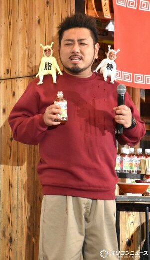 商品を盛大にこぼした鬼越トマホーク・金ちゃん (C)ORICON NewS inc.