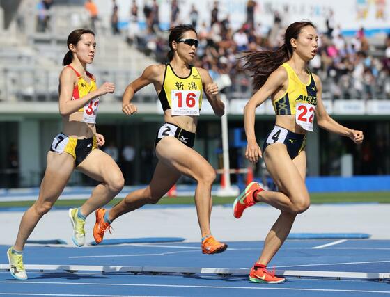 
成年女子８００メートル決勝で４位と健闘した山田はな（わらべや日洋・中央）＝滋賀県彦根市
