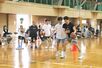 プロ選手から技術や心構えを学んだバスケットボール教室=柏崎市学校町