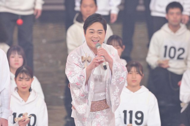 紅白】三山ひろし、けん玉世界記録を129人連続成功で達成 リハ時は失敗