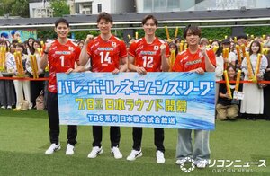 『バレーボールネーションズリーグ2026』開幕セレモニー会見に登場した(左から)西田有志選手、石川祐希選手、高橋藍選手、原嘉孝 (C)ORICON NewS inc.