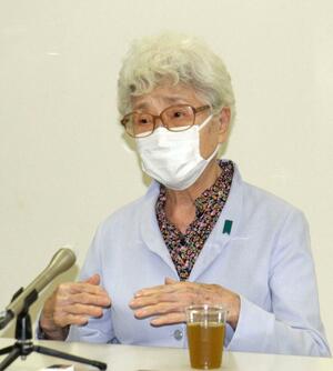 自民党総裁選の結果を受け、取材に応じる横田早紀江さん=9月27日、川崎市