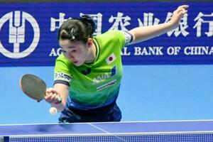 　世界選手権団体戦のフランス戦でプレーする張本美和＝ロンドン（共同）