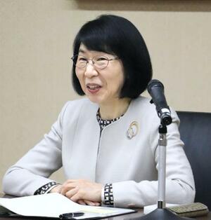 　就任の記者会見をする名古屋高裁の手嶋あさみ新長官＝１０日午後、名古屋市