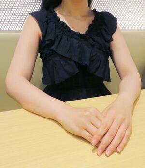 撮影で体調を崩し熱中症と診断された俳優の女性=7月